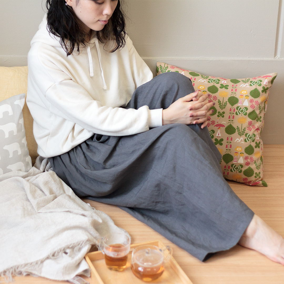 リネン生地を楽しむパンツ